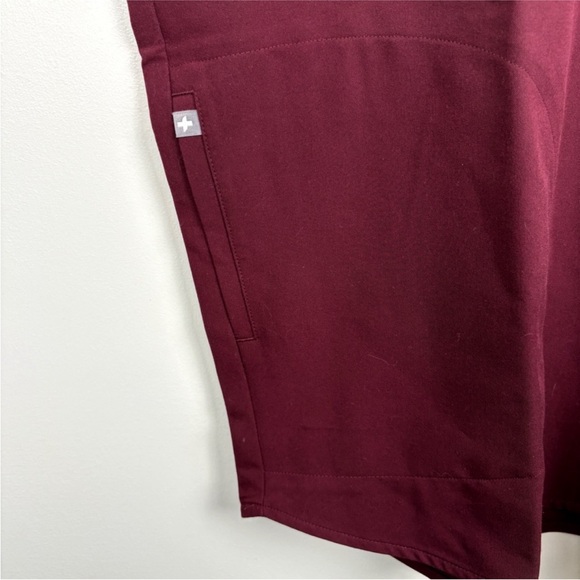 Figs Rafaela Technical Collections Oversized Scrub Top Maroon Large NWT - Picture 4 of 10